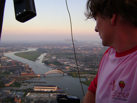 Uitzicht over de Noord vlakbij Rotterdam