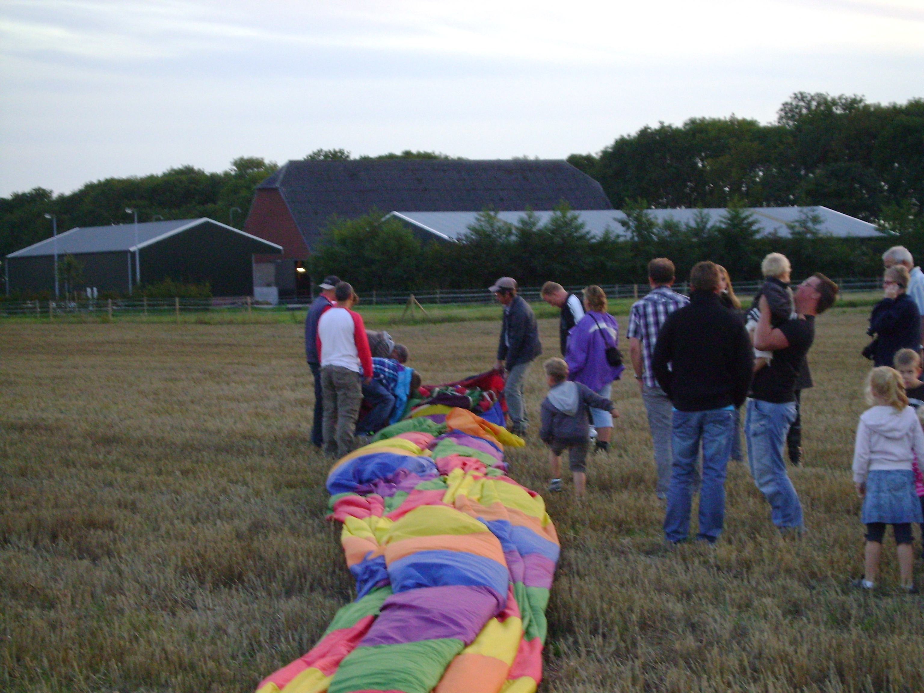 crewleden_bergen_luchtballon