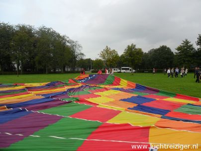 Startklaar met luchtballon in Vondelpark Papendrecht