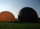 Met meerdere luchtballonnen maakten we ballonvaarten van Stolwijk, midden in het Groene Hart van Zuid-Holland, naar Lopik in de Lopikerwaard. Het uitzicht was prachtig en de weersomstandigheden uitstekent. Ballonvaren in Zuid-Holland is een ware belevenis. Na Het ballonvaren volgt de champagnedoop, waarbij de geschiedenis van de ballonvaart, gestart in 1783 met de gebroeders Montgolfiere, verteld.