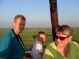 Passagiers genieten volop van het mooie uitzicht over het Groene Hart van Zuid-Holland tijdens ballonvaarten van Stolwijk naar Lopik (Lopikerwaard)