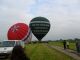 Ballonvaart vanaf oudewater, Snelrewaard over Woerden naar het Woerdens Verlaat. Luchtballon wordt handmatig op parkeerplaats geduwd voor de berging.