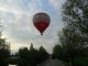 Ballonvaart vanaf oudewater, Snelrewaard over Woerden naar het Woerdens Verlaat. Luchtballon wordt handmatig op parkeerplaats geduwd voor de berging.