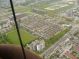 Ballonvaart vanaf oudewater, Snelrewaard over Woerden naar het Woerdens Verlaat. Luchtballon wordt handmatig op parkeerplaats geduwd voor de berging.