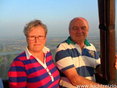 Ballonvaart over de Hoeksche Waard, Van Dordrecht, over gravendeel, Klaas1 Strijen en Zuid-Beijerland. De Hoekse Waard in zijn volle glorie aanschouwen vanuit de luchtballon.