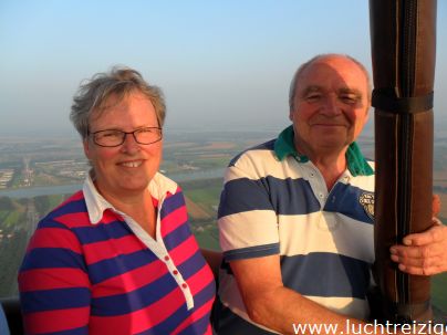 Ballonvaart over de Hoeksche Waard, Van Dordrecht, over gravendeel, Klaas1 Strijen en Zuid-Beijerland. De Hoekse Waard in zijn volle glorie aanschouwen vanuit de luchtballon.