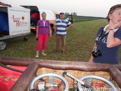 Ballonvaart over de Hoeksche Waard, Van Dordrecht, over gravendeel, Klaas1 Strijen en Zuid-Beijerland. De Hoekse Waard in zijn volle glorie aanschouwen vanuit de luchtballon.