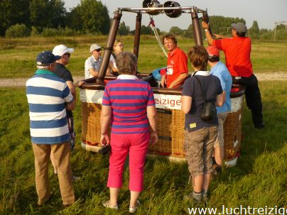 Ballonvaart over de Hoeksche Waard, Van Dordrecht, over gravendeel, Klaas1 Strijen en Zuid-Beijerland. De Hoekse Waard in zijn volle glorie aanschouwen vanuit de luchtballon.