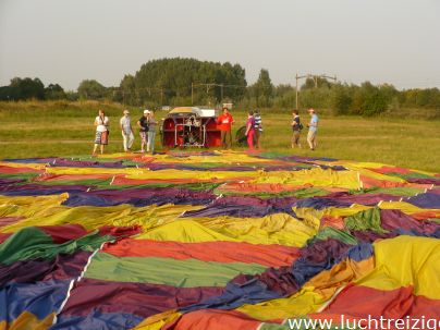 Ballonvaart over de Hoeksche Waard, Van Dordrecht, over gravendeel, Klaas1 Strijen en Zuid-Beijerland. De Hoekse Waard in zijn volle glorie aanschouwen vanuit de luchtballon.