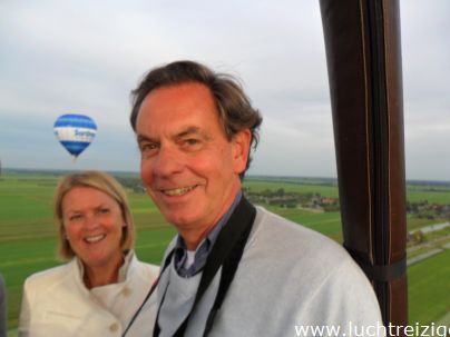 Familie ballonvaart van Cabauw (zuid-Holland) via Oudewater en Linschoten naar Woerden. Prachtige tocht met PH-DLB luchtballon.