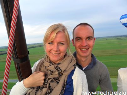 Familie ballonvaart van Cabauw (zuid-Holland) via Oudewater en Linschoten naar Woerden. Prachtige tocht met PH-DLB luchtballon.