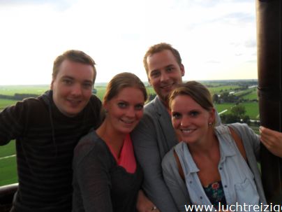 Familie ballonvaart van Cabauw (zuid-Holland) via Oudewater en Linschoten naar Woerden. Prachtige tocht met PH-DLB luchtballon.