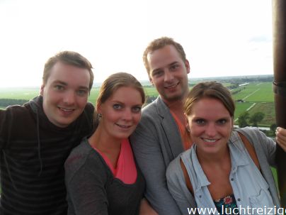 Familie ballonvaart van Cabauw (zuid-Holland) via Oudewater en Linschoten naar Woerden. Prachtige tocht met PH-DLB luchtballon.