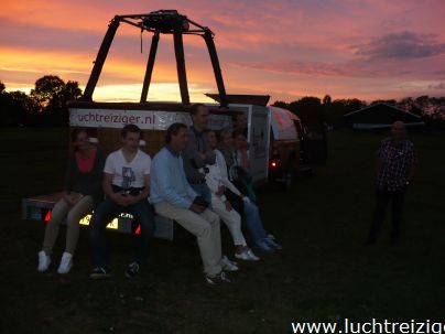 Familie ballonvaart van Cabauw (zuid-Holland) via Oudewater en Linschoten naar Woerden. Prachtige tocht met PH-DLB luchtballon.