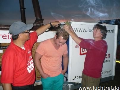 Familie ballonvaart van Cabauw (zuid-Holland) via Oudewater en Linschoten naar Woerden. Prachtige tocht met PH-DLB luchtballon.