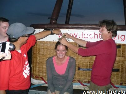 Familie ballonvaart van Cabauw (zuid-Holland) via Oudewater en Linschoten naar Woerden. Prachtige tocht met PH-DLB luchtballon.