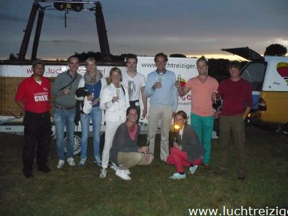 Familie ballonvaart van Cabauw (zuid-Holland) via Oudewater en Linschoten naar Woerden. Prachtige tocht met PH-DLB luchtballon.