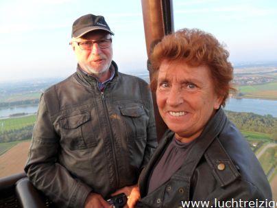 Ballonvaart van Papendrecht over 's Gravendeel en de Hoeksche Waard (Hoekse Waard) via Heinenoord naar Oud Beijerland. We voerden vlak onder Rotterdam. Prachtige ballonvaart