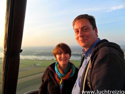 Ballonvaart van Papendrecht over 's Gravendeel en de Hoeksche Waard (Hoekse Waard) via Heinenoord naar Oud Beijerland. We voerden vlak onder Rotterdam. Prachtige ballonvaart