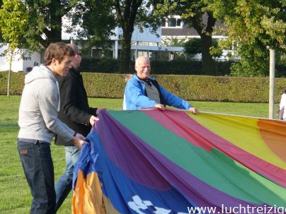 Ballonvaart van Papendrecht over 's Gravendeel en de Hoeksche Waard (Hoekse Waard) via Heinenoord naar Oud Beijerland. We voerden vlak onder Rotterdam. Prachtige ballonvaart