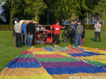 Ballonvaart van Papendrecht over 's Gravendeel en de Hoeksche Waard (Hoekse Waard) via Heinenoord naar Oud Beijerland. We voerden vlak onder Rotterdam. Prachtige ballonvaart