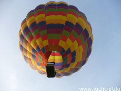 Ballonvaart van Papendrecht over 's Gravendeel en de Hoeksche Waard (Hoekse Waard) via Heinenoord naar Oud Beijerland. We voerden vlak onder Rotterdam. Prachtige ballonvaart