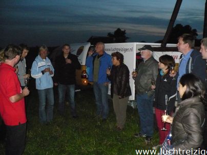 Ballonvaart van Papendrecht over 's Gravendeel en de Hoeksche Waard (Hoekse Waard) via Heinenoord naar Oud Beijerland. We voerden vlak onder Rotterdam. Prachtige ballonvaart